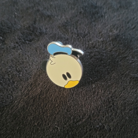 Disney Pins - Picture 4 of 5